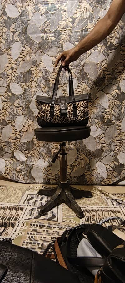 branded ladies bag available in good prices