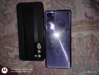 Box and Charger Original ok set hai majbori k  hai sale karna