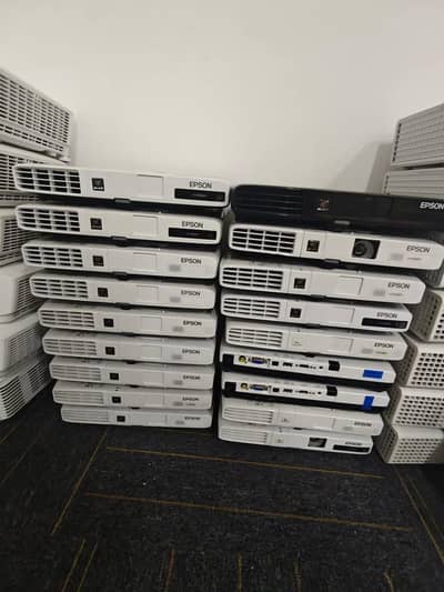 WE HAVE ALL KINDS OF PROJECTORS AVAILBLE IN DUBAI IMPORT 03152965654