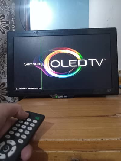 Samsung led 17 inch Bs serf ek bareek line Haa screen ma pic ma deko