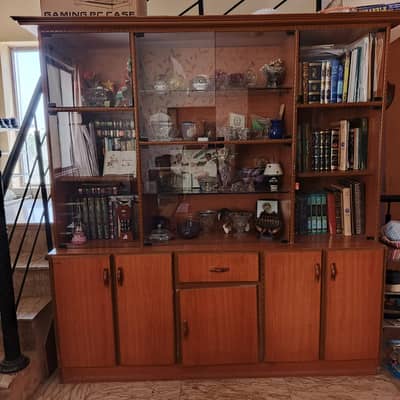Showcase/ bookshelf/ china cabinet