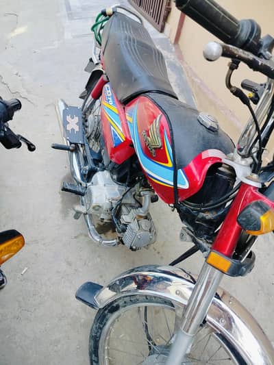 I m selling cd70;2019 modal home use bike ,,,