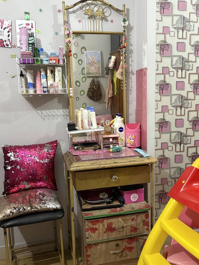 Dressing table/ mirror 1