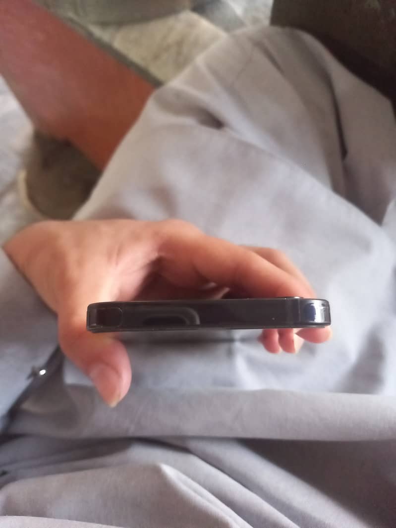Iphone 12 4