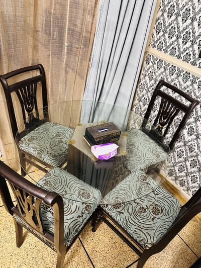 4 seater round dining table for sale