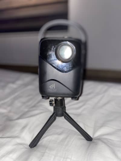 Q1 Portable Projector 1080p