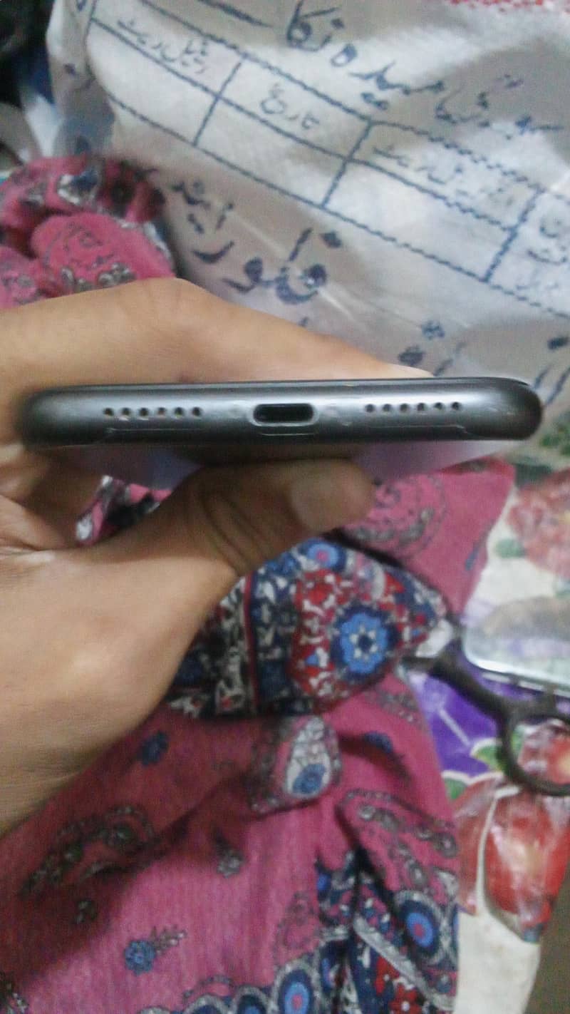 IPhone 11 4