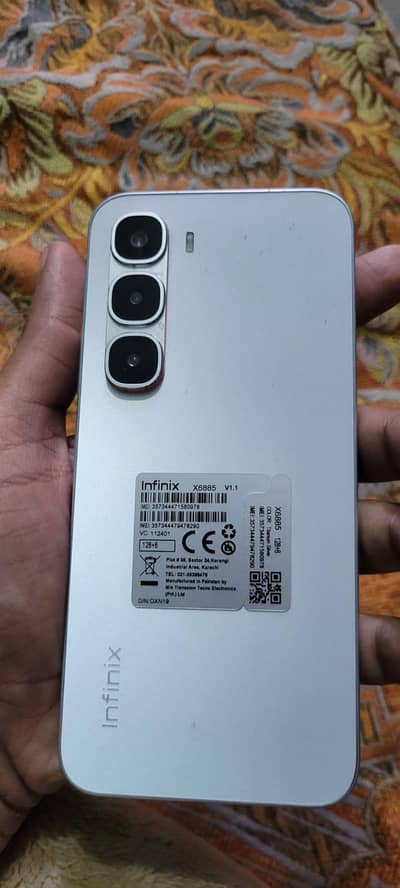 Infinix Hot 60 Pro 8+8 128 ( new condition just 3 month use )