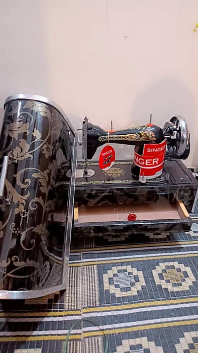 Brand new Original Singer With Cover 10 sal waranty