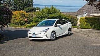 Toyota Prius 2016 A pkg Full Original (Pearl White)