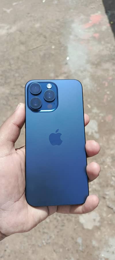 iPhone 15 Pro Max 256 – Original Box & Cable – 84% Battery –. factory