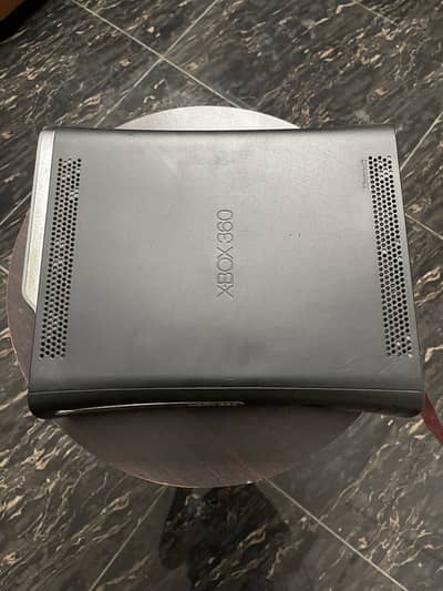 Xbox 360 for sale (fat with 80 games)