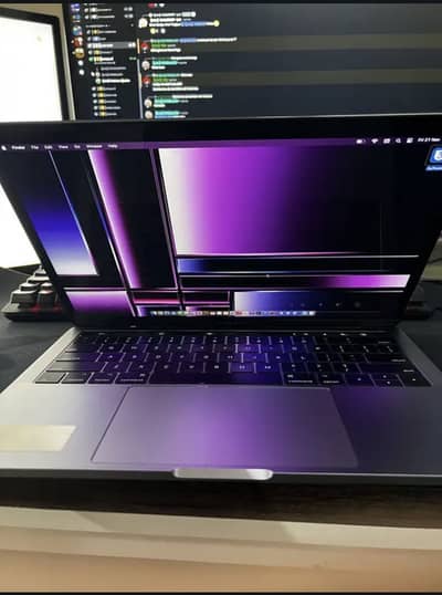 Macbook Pro 2017 13 inch with box and Windows installed