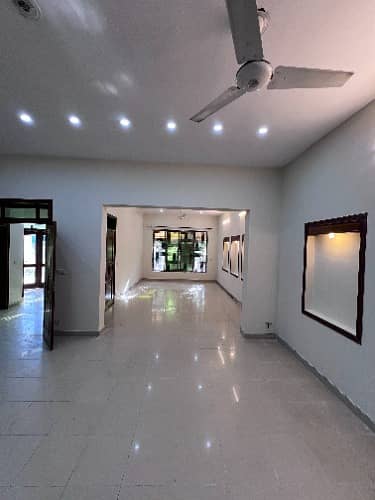 I-8/2 Upper Tile Flooring