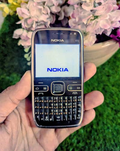 Nokia E72  Symbian OS, QWERTY Keypad, Non PTA