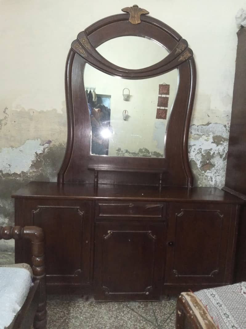 Dressingtable 0