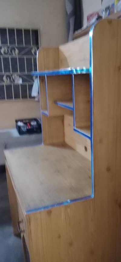 computer table . computer troly  in good condition