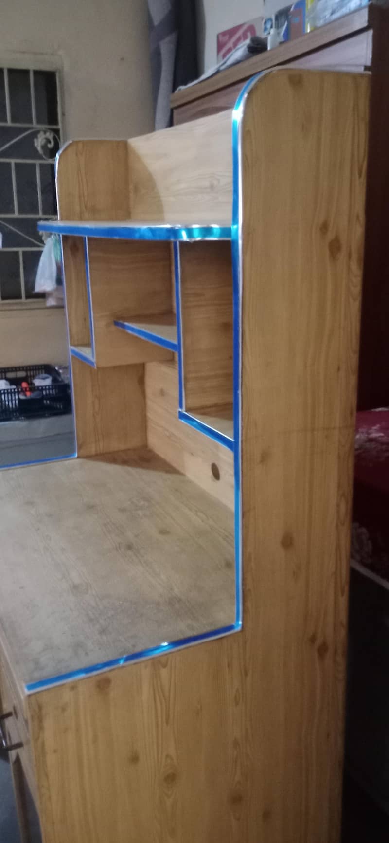 computer table . computer troly  in good condition 3