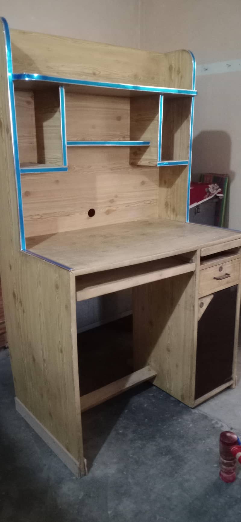 computer table . computer troly  in good condition 5