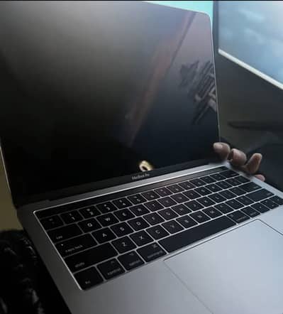 Macbook pro 2017 with windows 10 installed