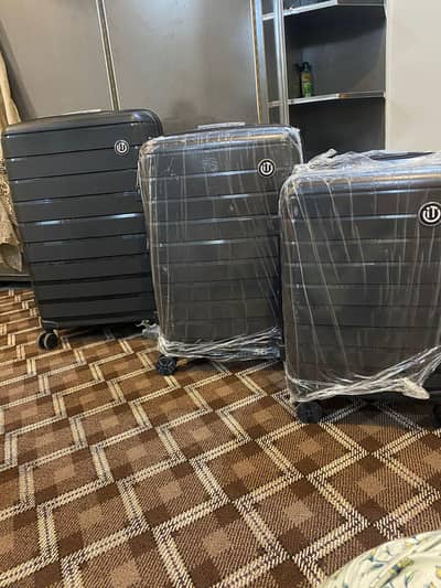 Brand new 4wheels luggage bags. Imported Quality.