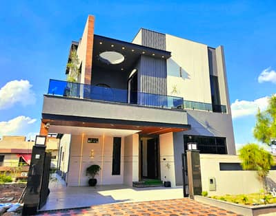 Luxurious 13 Marla Designer House At Hilltop