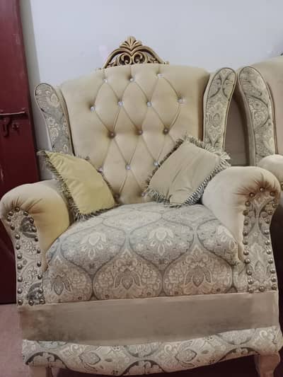 condition 10 by 10 price negotiable sofa set