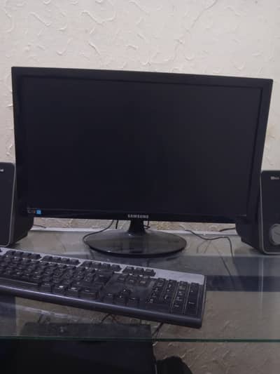Core i7 6th Gen Elite Desktop with 24" LCD keyboard Speaker and Mouse