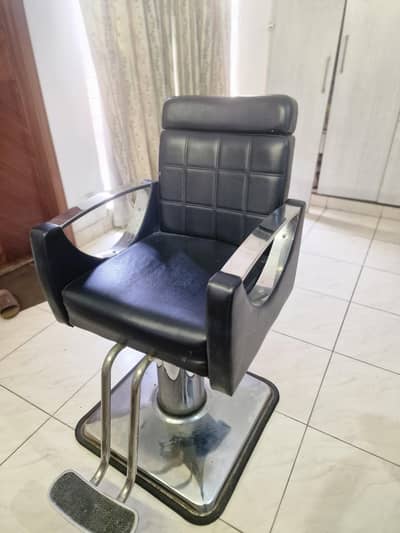 Salon Chair in A one Condition
