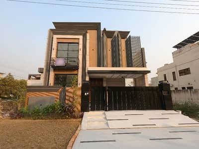 A Prime Location 10 Marla House In Lahore Is On The Market For Sale