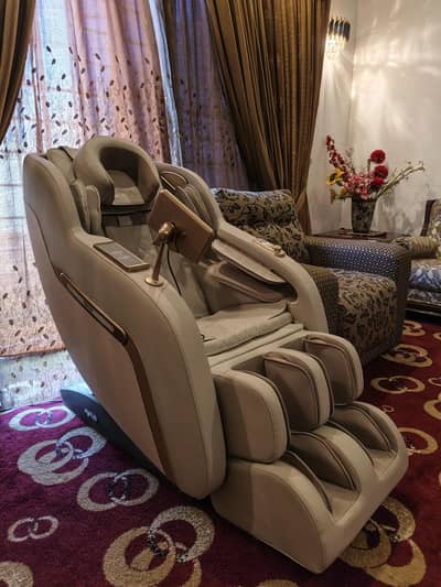 MASSAGE CHAIR IN CREME COLOR