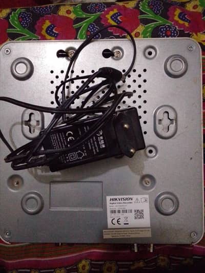 Hikvision 4 Channel CCTV DVR DS-7104HGHI-F1 – Excellent Condition