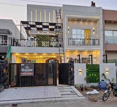 7.5 Marla Ultra-Modern House for Sale!