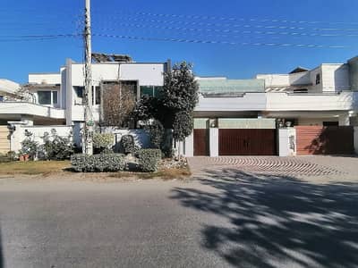 Prime Location Buch Executive Villas House Sized 10 Marla