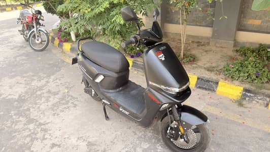 Evee s1 electric scooty