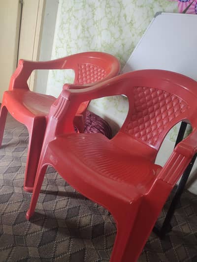 2 boss plastic chairs