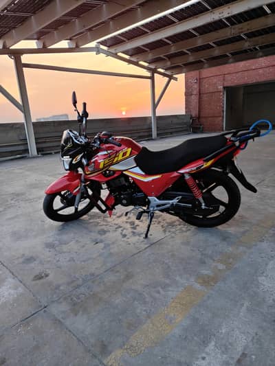 Honda cb150f red colour