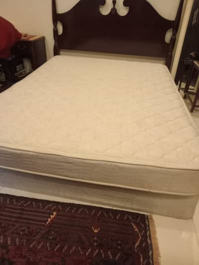 American box bed with mattress