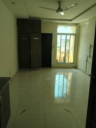 Studeo unfurnished flat available for rent in E11 2