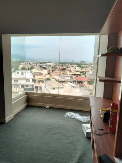 Three bedroom unfurnished flat available for rent in E11 4