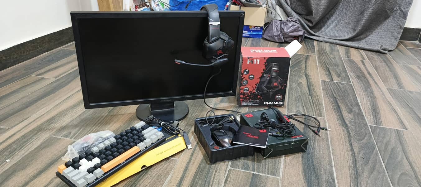 Monitor+keyboard+headset+mouse gaming 10