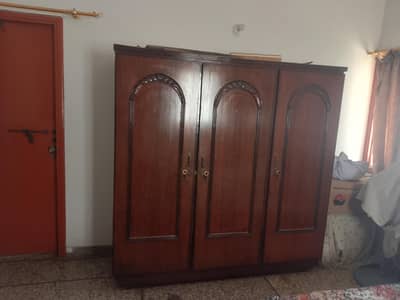 bed with out gada  dressing almari 3 piec