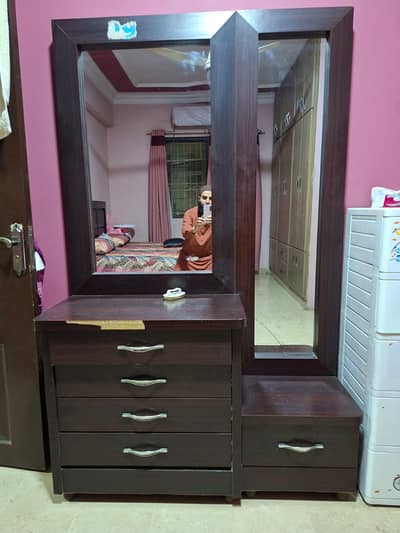 Dubble Door Almari and dressing