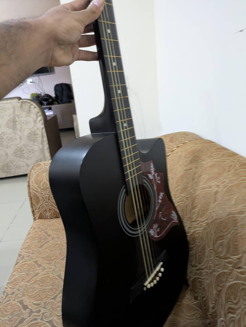 acoustic guitar with extra strings, capo,bag,pick 4