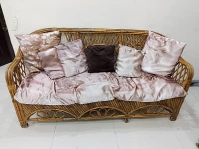 1 2 3 can sofa 6 seter, with can senter table and 1 smal side tabal