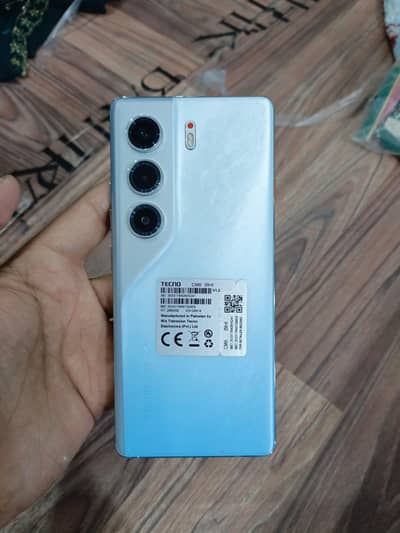 10/10 condition 8/256 box and charger original available