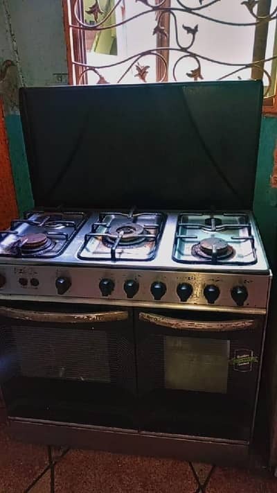 5 Burner Cooking Range – Clean & Perfect Condition