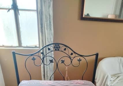Iron bed in good condition like new