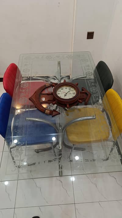 Funcy Dining Table with 4 Beautiful Chair