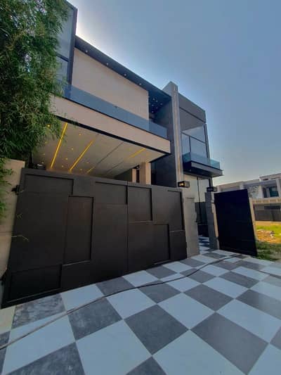 10 Marla Luxury House Is Available For Sale